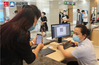 張店區(qū)行政審批服務局 一部手機辦證，區(qū)塊鏈技術賦能政務服務革新